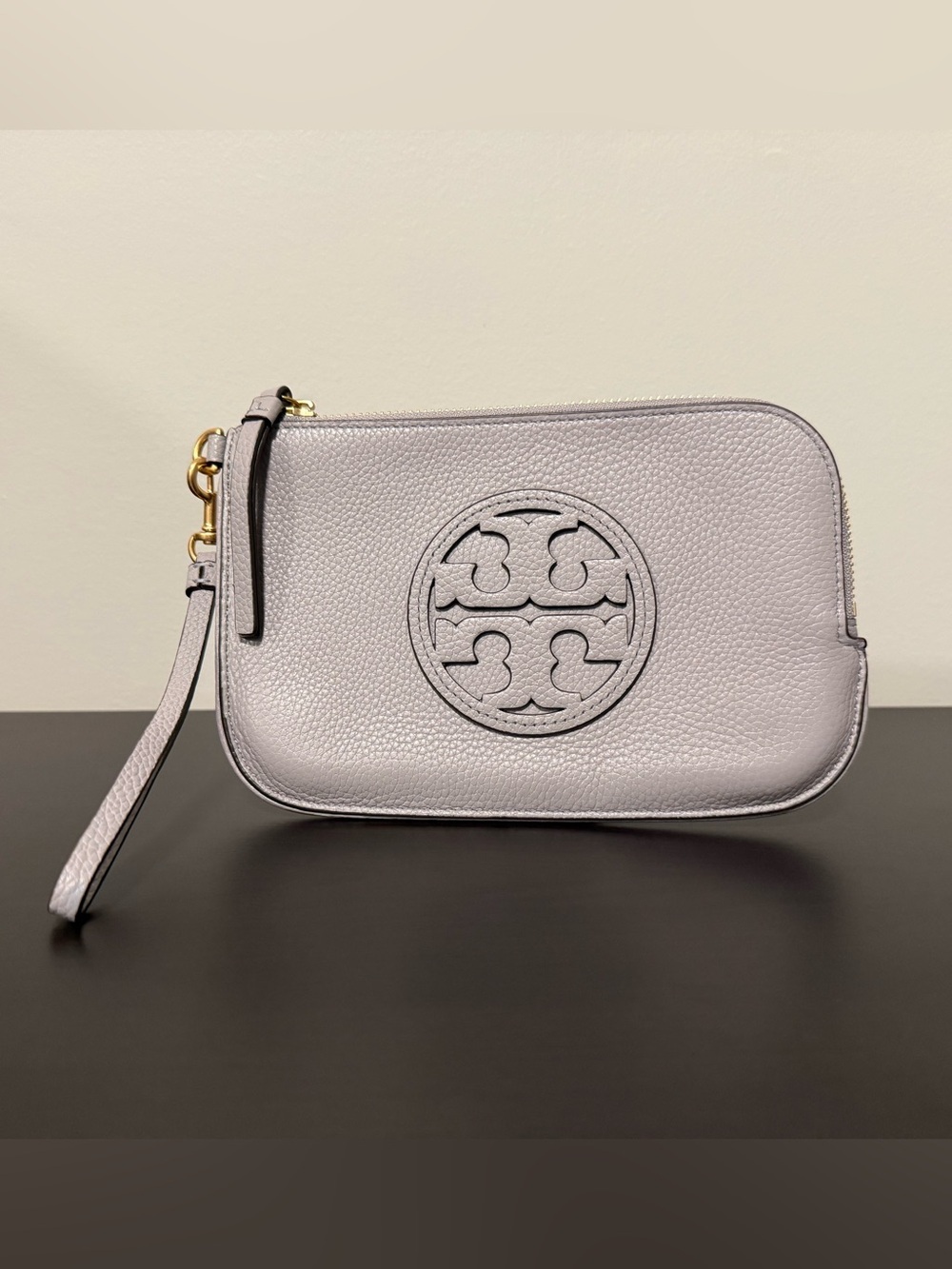 Tory Burch Gray Pebbled Leather Logo Wristlet Clutch